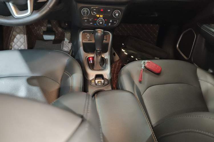 Used Jeep Compass 2019 200T Automatic Family Edition - Connected Large Screen Version
