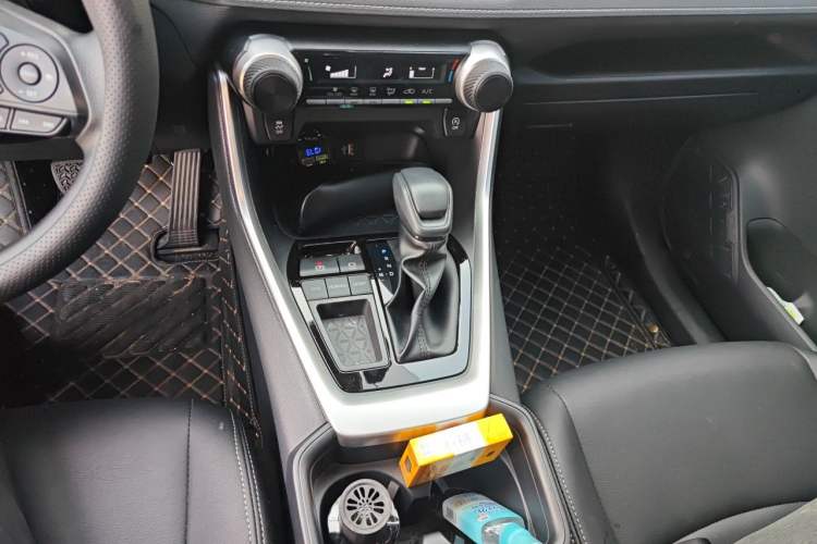 Used Toyota RAV4 2024 2.0L CVT Two-Wheel Drive Urban Edition
