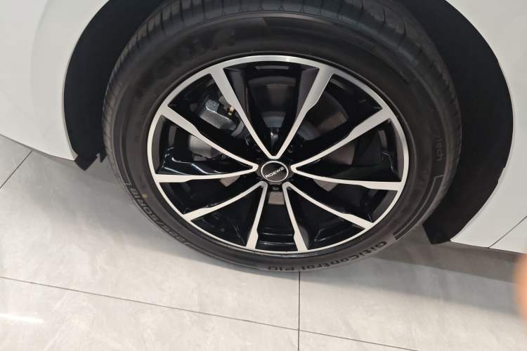 Used Roewe D7 2025 DMH 125km World Champion Edition Left Front Wheel Hub