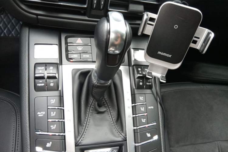 Used Porsche Macan 2018 Macan 2.0T Gear Lever