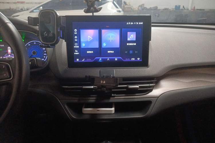 Used Hongqi E-QM5 2023 Revised Version Basic Travel Edition Audio And AC Panel