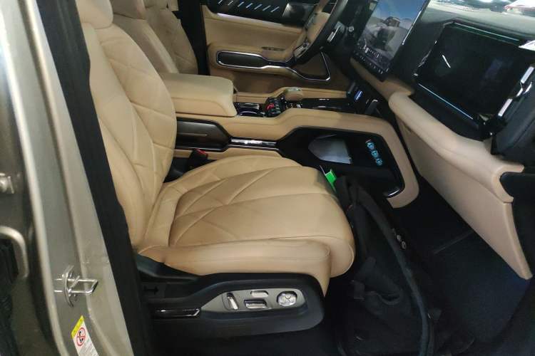 Used Formula Leopard Leopard 8 2025 Smart & Brave Flagship Edition 7 Seats