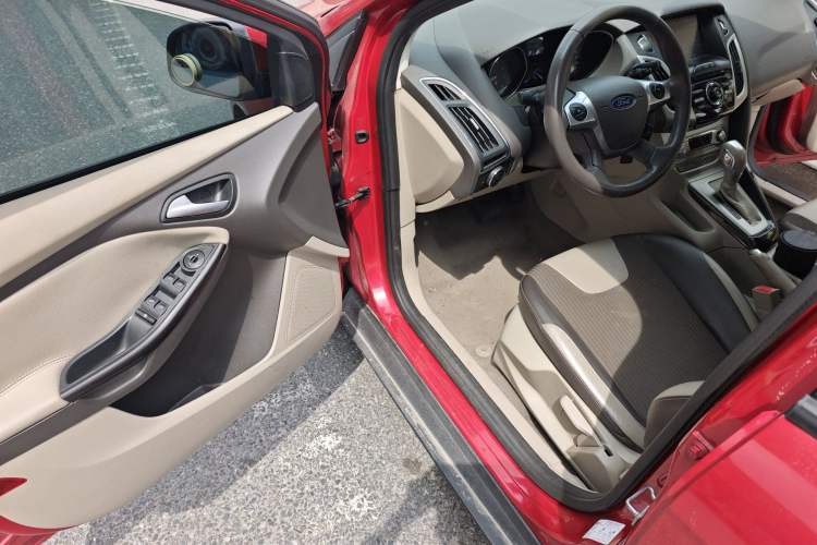 Used Ford Focus 2012 Hatchback 1.6L Automatic Fashion Edition