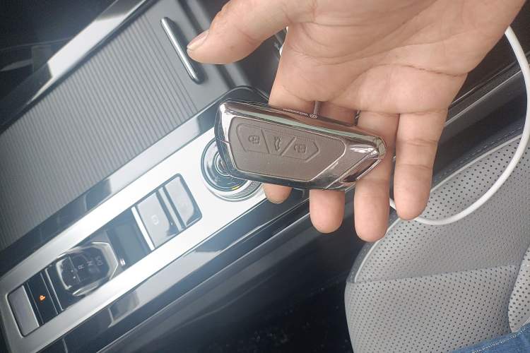 Used Volkswagen Tavendor 2023 380TSI Four-Wheel Drive R-Line Cruise Edition Vehicle Key