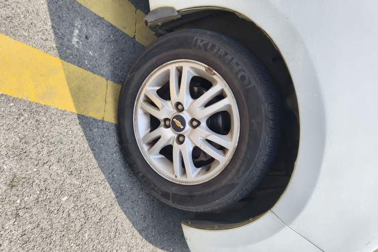 Used Chevrolet Sail 2011 Sedan 1.4L AMT Happiness Edition