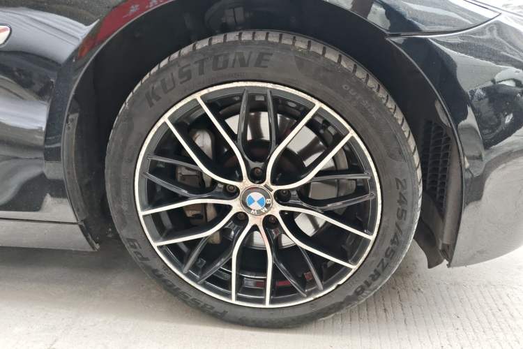 Used BMW 5 Series 2013 535Li Luxury Model Right Front Wheel Hub