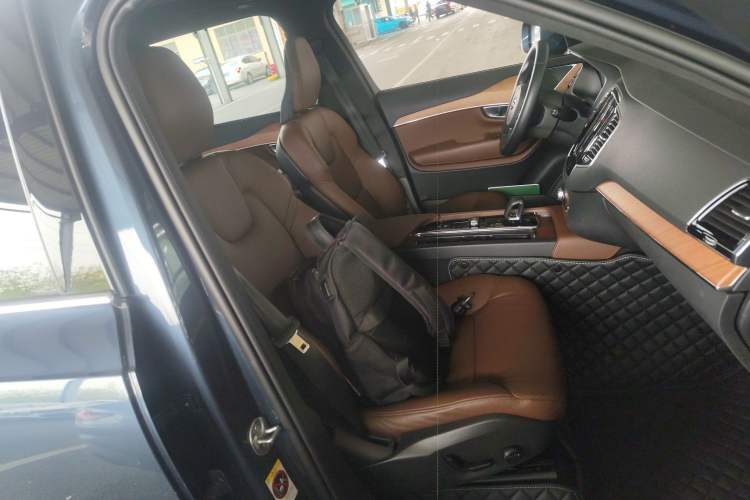 Used Volvo XC90 2024 B6 Zhiyi Luxury 7-Seater Right Front Seat