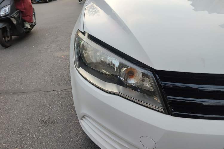 Used Volkswagen Jetta 2015 Value Edition 1.6L Manual Fashionable Style
