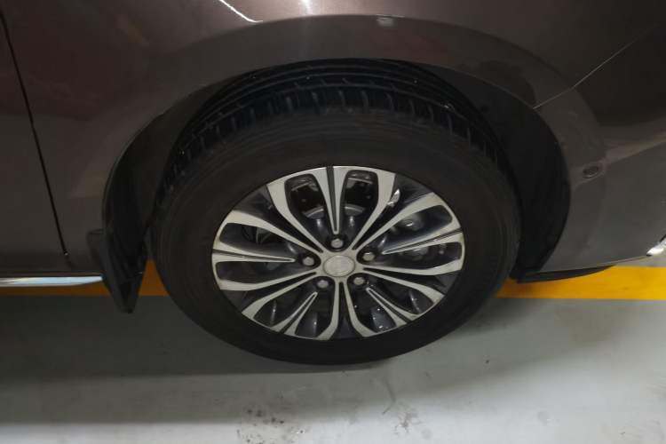 Used Buick GL8 2023 Land Executive Class Deluxe Model