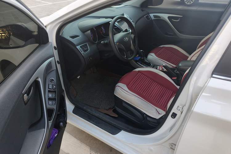 Used Hyundai Elantra (5th Generation / Langdong) 2016 1.6L Automatic Smart Version
