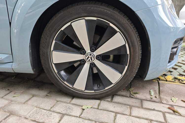 Used Volkswagen Beetle 2013 1.4TSI R-Line Right Front Wheel Hub