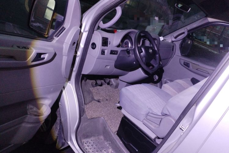 Used Dongfeng Yufeng 2015 2.5T Lingyun Edition Yulibao High-End Long Wheelbase Mid-Roof ZD25 Driver Seat