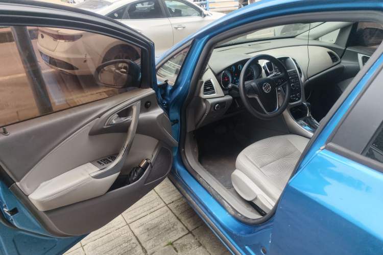 Used Buick GT 2013 XT 1.6L Automatic Fashion Edition Driver Seat