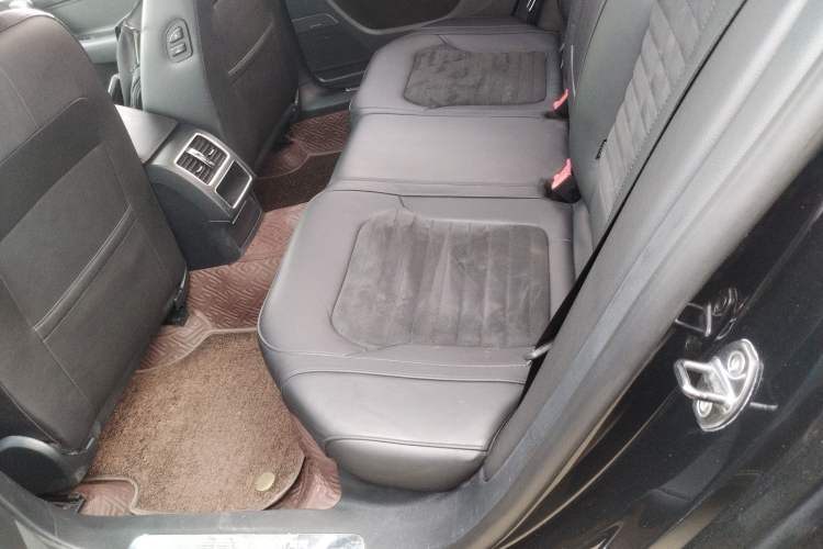 Used Volkswagen Magotan 2015 1.8TSI Luxury Model Left Rear Seat