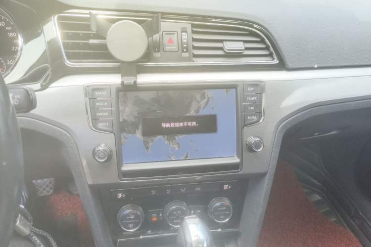 Used Volkswagen Lamando 2018 280TSI DSG Comfort Edition Audio And AC Panel