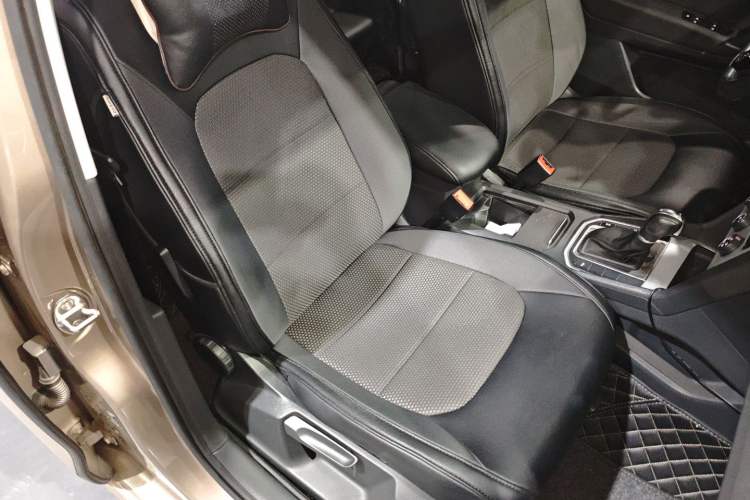 Used Volkswagen Golf Sportsvan 2016 180TSI Automatic Trend Model Right Front Seat