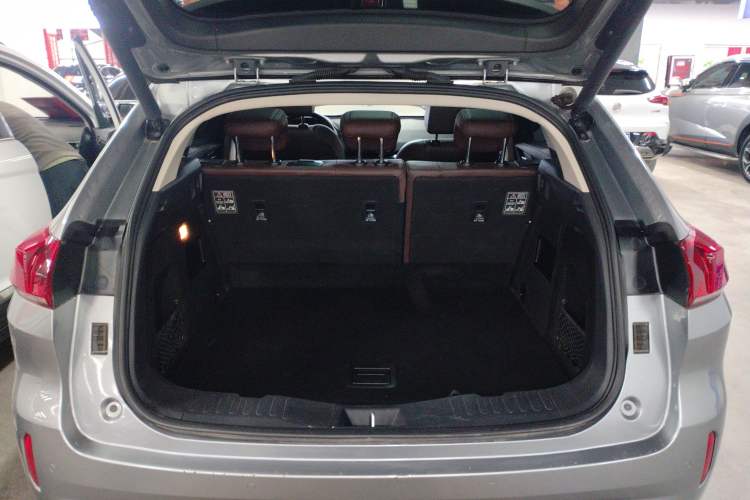 Used Wey VV5 2017 2.0T Ultra-Luxury Version Trunk