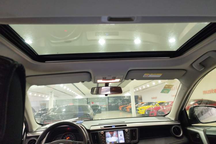 Used Toyota RAV4 2018 2.0L CVT Two-Wheel Drive Fashion X Edition