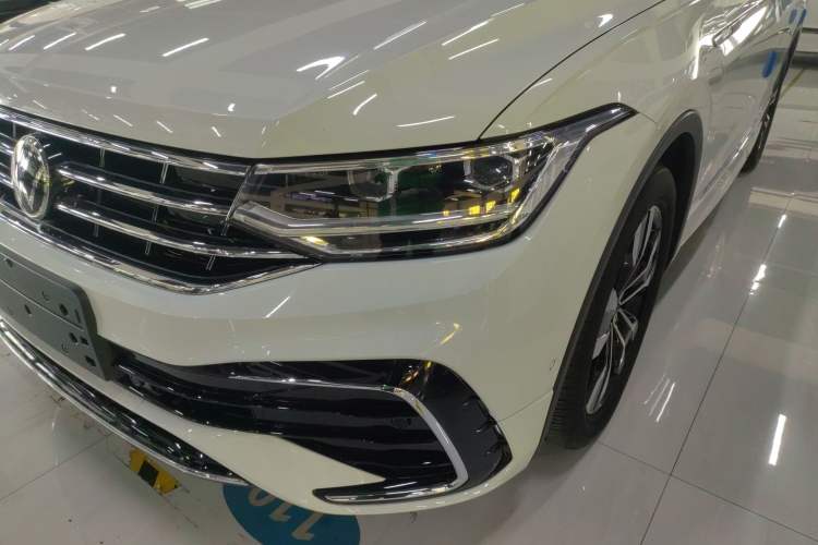 Used Volkswagen Tiguan L 2023 Restyled 330TSI Automatic Two-Wheel Drive R-Line Enhanced Comfort Version Left Front Headlight