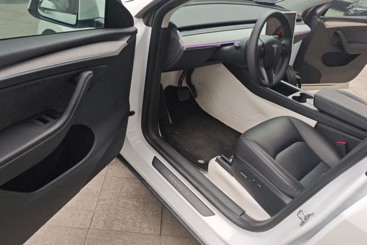 Used Tesla Model Y 2024 Long-Range All-Wheel-Drive Version