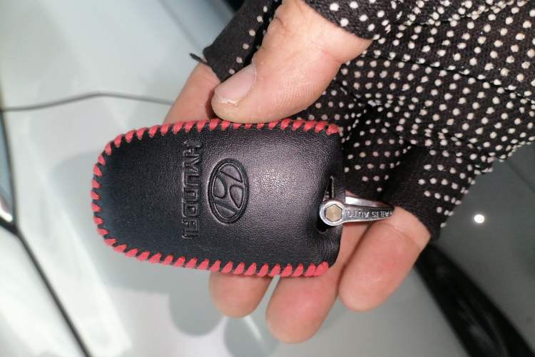 Used Hyundai Santa Fe 2017 2.0T Automatic All-Wheel Drive Smart 7-Seater Vehicle Key