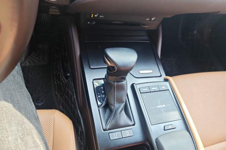 Used Lexus ES 2020 200 Excellence Edition Gear Lever