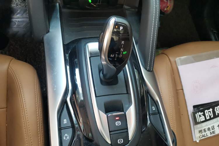 Used Brilliance V7 2018 280T DCT Luxury Model 5 Seats Gear Lever