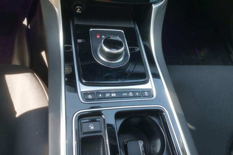 Used Jaguar XF 2018 XF Sportbrake 2.0T 250 PS All-Wheel Drive Luxury Edition Gear Lever