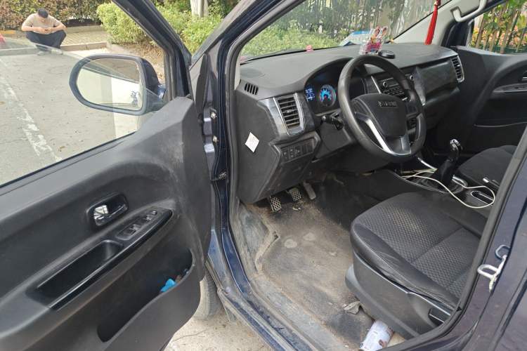 Used Jinbei Gold Hiace 2023 1.5L Passenger Vehicle Engineering Lion 5/6/7 Seater Driver Seat