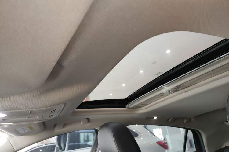 Used Hongqi H5 2020 1.5T DCT Flagship Edition Headliner