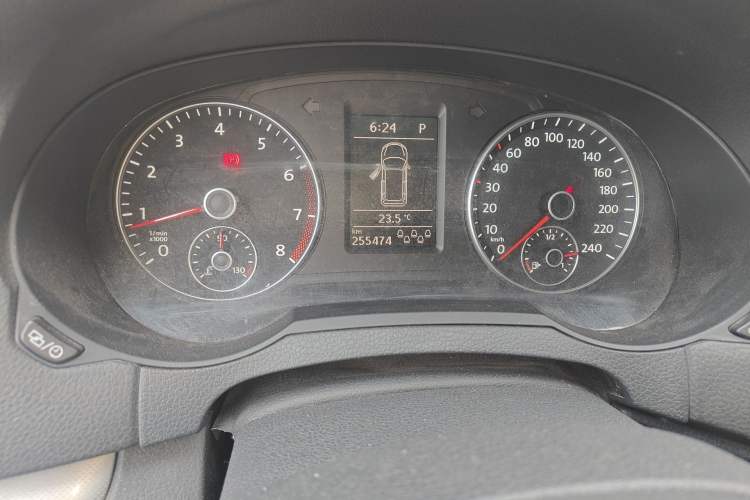 Used Volkswagen Sharan 2013 1.8TSI Standard Model Euro IV Odometer Close Up