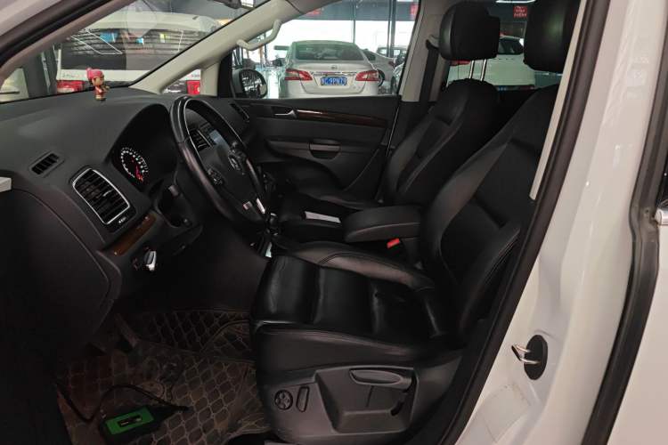 Used Volkswagen Sharan 2013 1.8TSI Comfort Model
