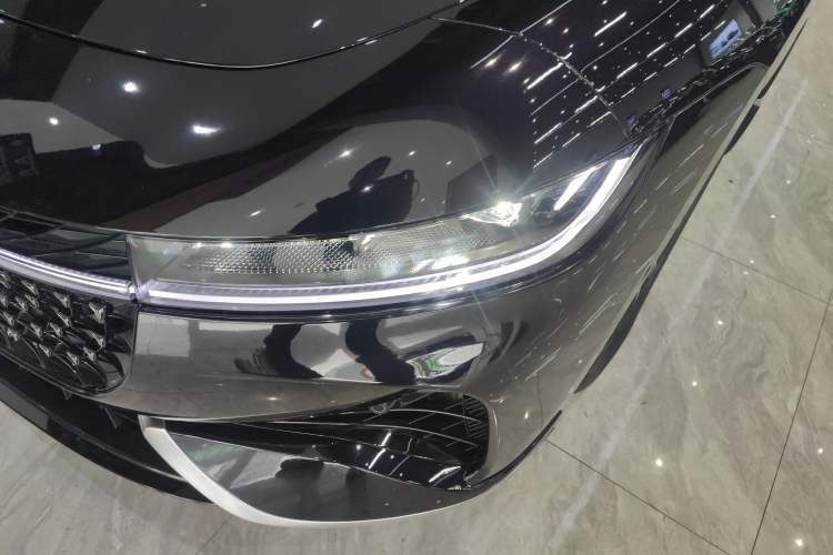 Used VOYAH PASSION 2024 PHEV Four-Wheel Drive Ultra-Long Range Executive Edition Left Front Headlight