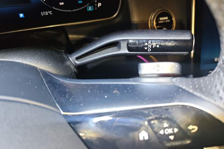 Used Mercedes-Benz GLC 2024 GLC 260 L 4MATIC Luxury Model 5 Seats Gear Lever