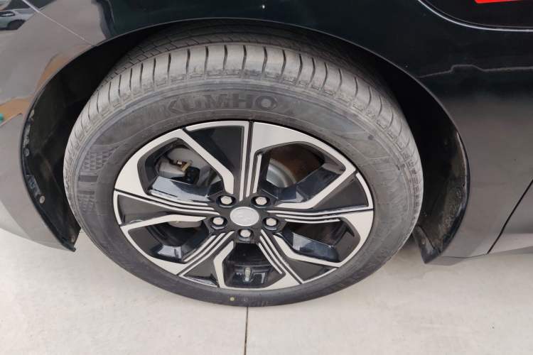 Used Hongqi E-QM5 2021 Charging Version Flagship Edition Exterior 4