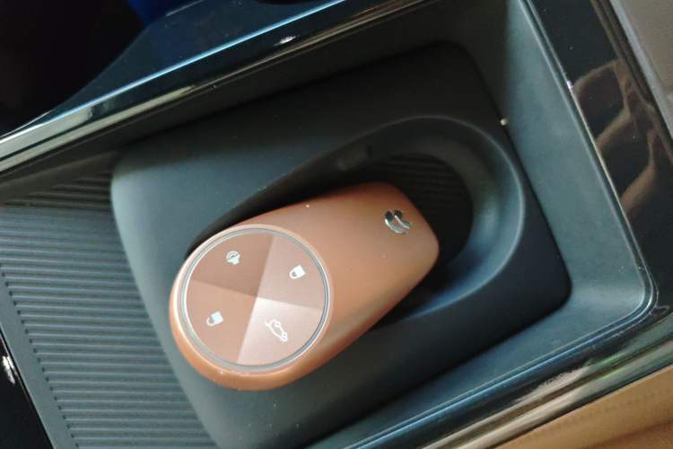 Used Nio ES8 2022 75 kWh Signature Edition Six-Seater Vehicle Key