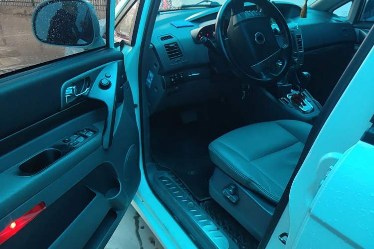 Used SsangYong Rodius 2014 2.0T Diesel 4x4 Luxury Navigation Edition Interior 3