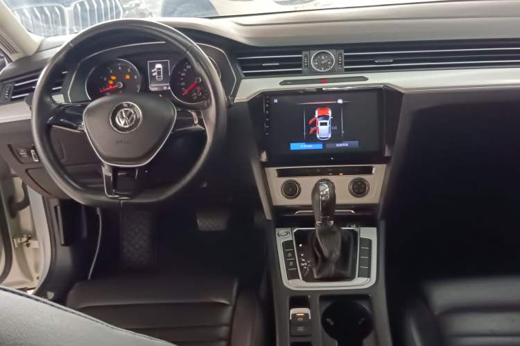 Used Volkswagen Magotan 2018 280TSI DSG Comfort Model Center Console