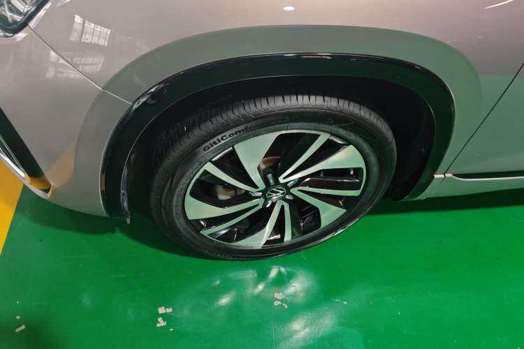 Used Volkswagen Tayron X 2020 330TSI Two-Wheel Drive Luxury Smart Connectivity Version Left Front Wheel Hub