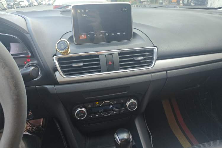 Used Mazda 3 Axela 2014 Sedan 2.0L Automatic Flagship Model