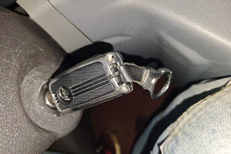 Used Foton Toano 2023 Joy Elephant Multi-Function 2.0T Manual Long-Wheelbase Mid-Roof Model with Single Rear Tire Available in 5/6/7/9-Seater Configurations
