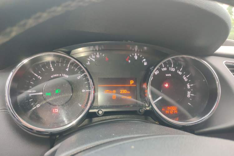 Used Peugeot 3008 2015 2.0L Automatic Classic Edition
