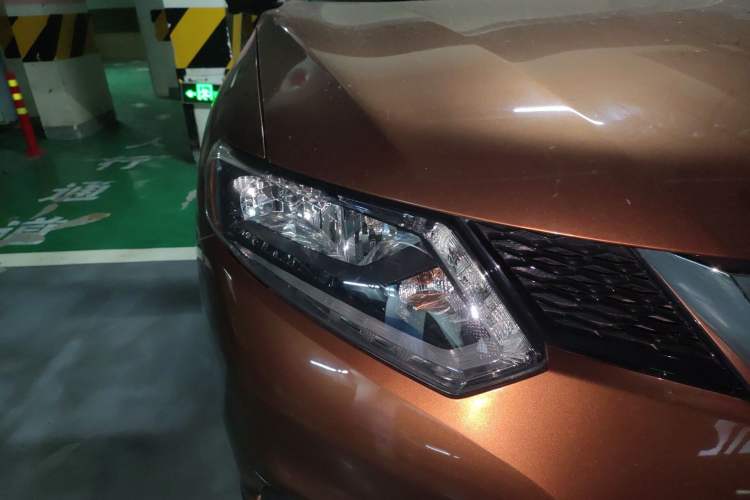 Used Nissan X-Trail 2015 2.0L CVT Comfort MAX Edition 2WD Right Front Headlight