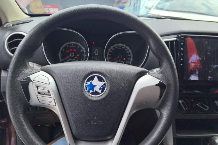 Used Venucia T70 2015 2.0L CVT Smart Choice Edition
