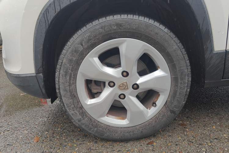 Used Baojun 510 2017 1.5L Automatic Fashion Model Left Front Wheel Hub