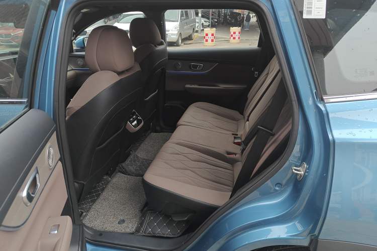 Used Chery Tiggo 8 PLUS C-DM 2025 1.5T 116 km Prestige Version 5 Seats