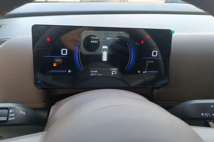 Used Wuling Wuling Starlight 730 2025 Model Plug-in Hybrid 125km Luxury Edition
