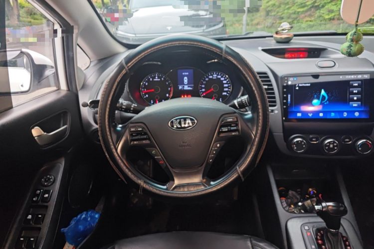 Used Kia K3 2013 1.6L Automatic GLS Steering Wheel