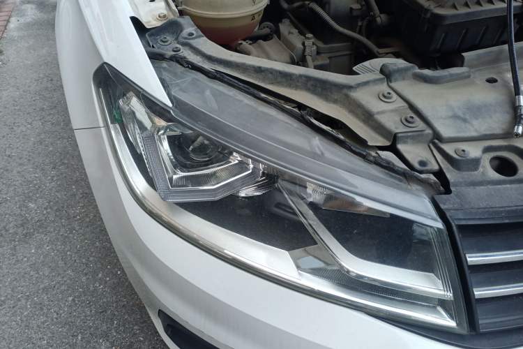 Used Volkswagen Santana 2016 1.4L Manual Fashion Edition Right Front Headlight