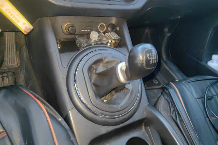 Used Kia Sportage R 2011 2.0L Manual Two-Wheel Drive GL Trim Gear Lever